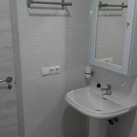 Plaza Ifach Oda ve Kahvaltı 3*